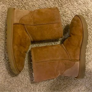 UGG Classic Short II